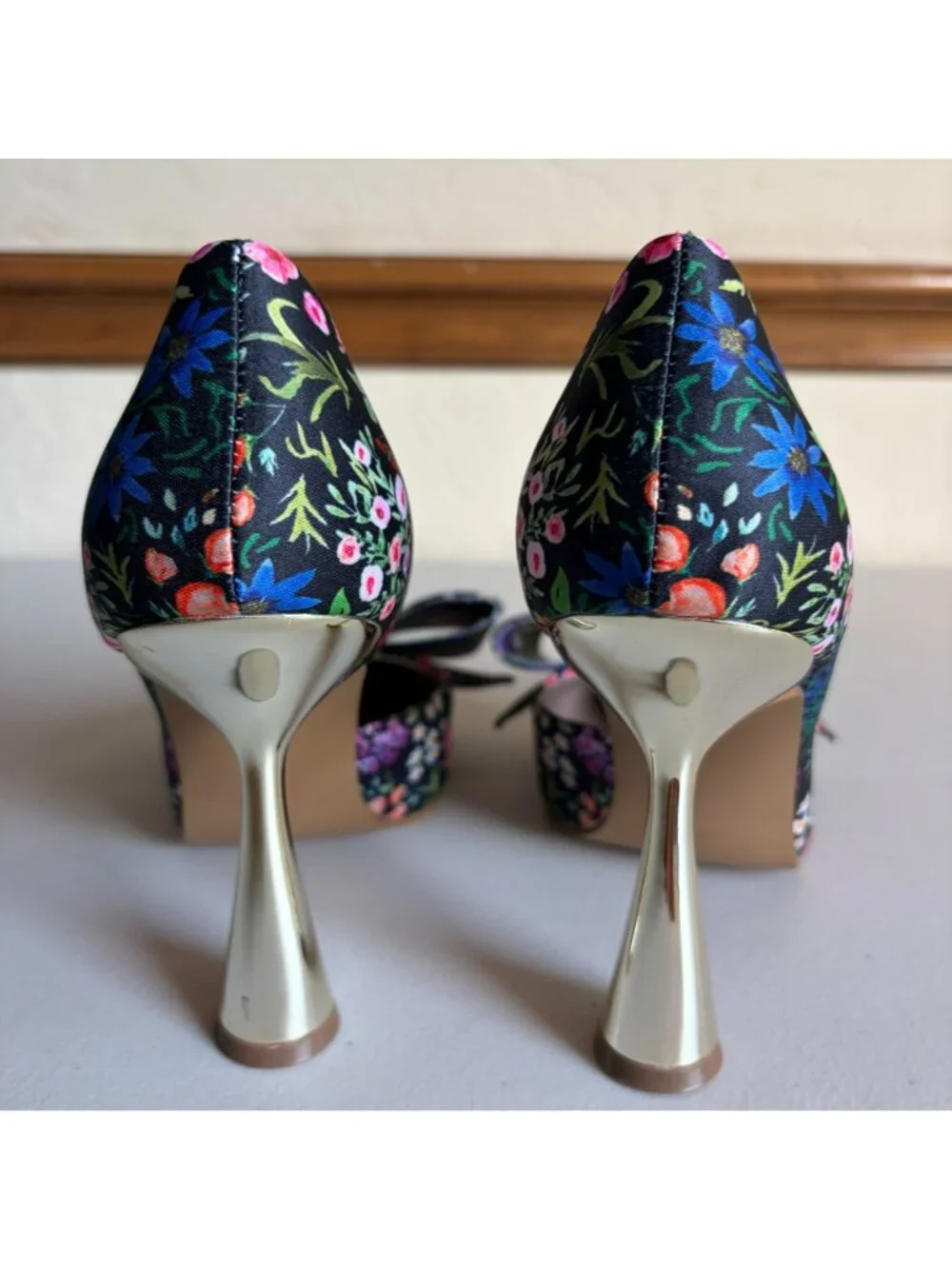 RARE Betsey Johnson Kyliee US 6.5 Bow Pearl Floral Multicolor Pointed Toe Heels